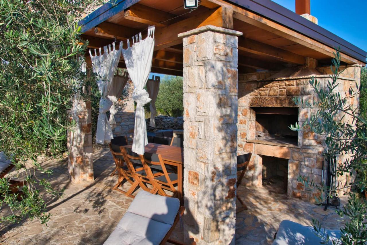 Magnificent Eco Villa Valencano Bale Exterior photo